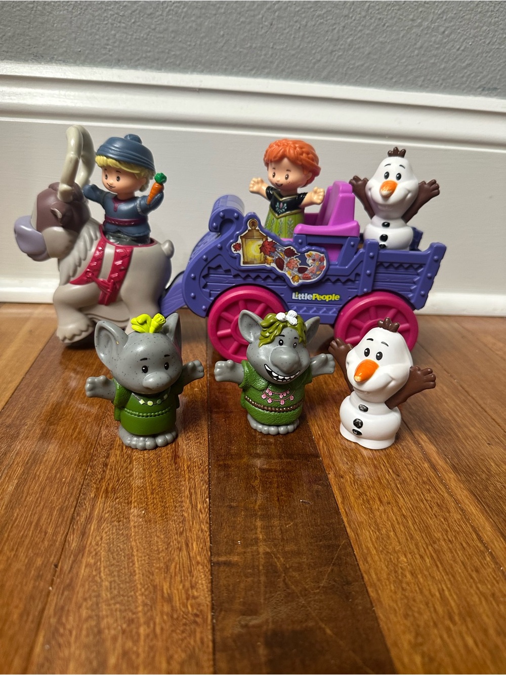 Disney Fisher Price Little People Frozen set lot. Reindeer, sleigh and 6 people